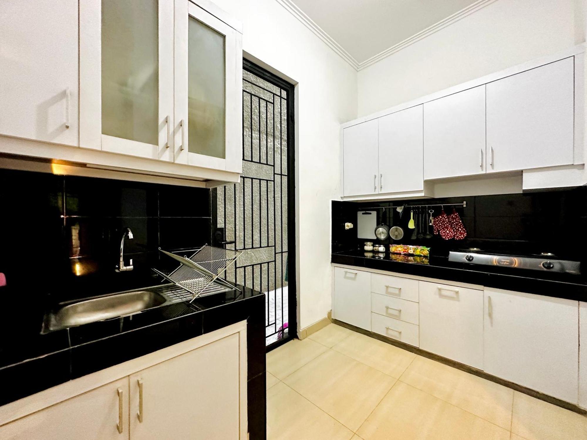 4-Bedroom Home In South Jakarta Nuansa Swadarma Residence By Le Ciel Hospitality 외부 사진