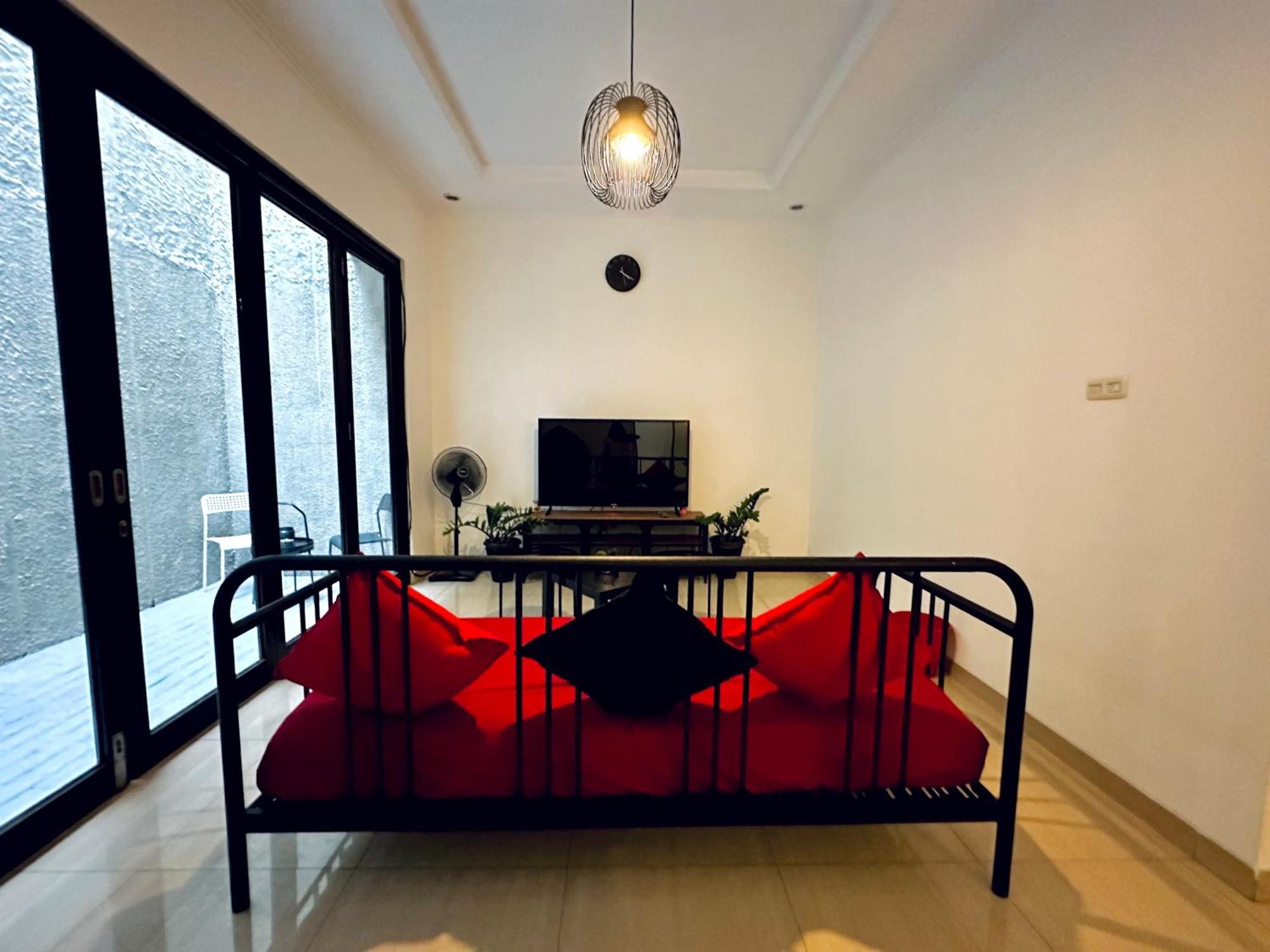 4-Bedroom Home In South Jakarta Nuansa Swadarma Residence By Le Ciel Hospitality 외부 사진