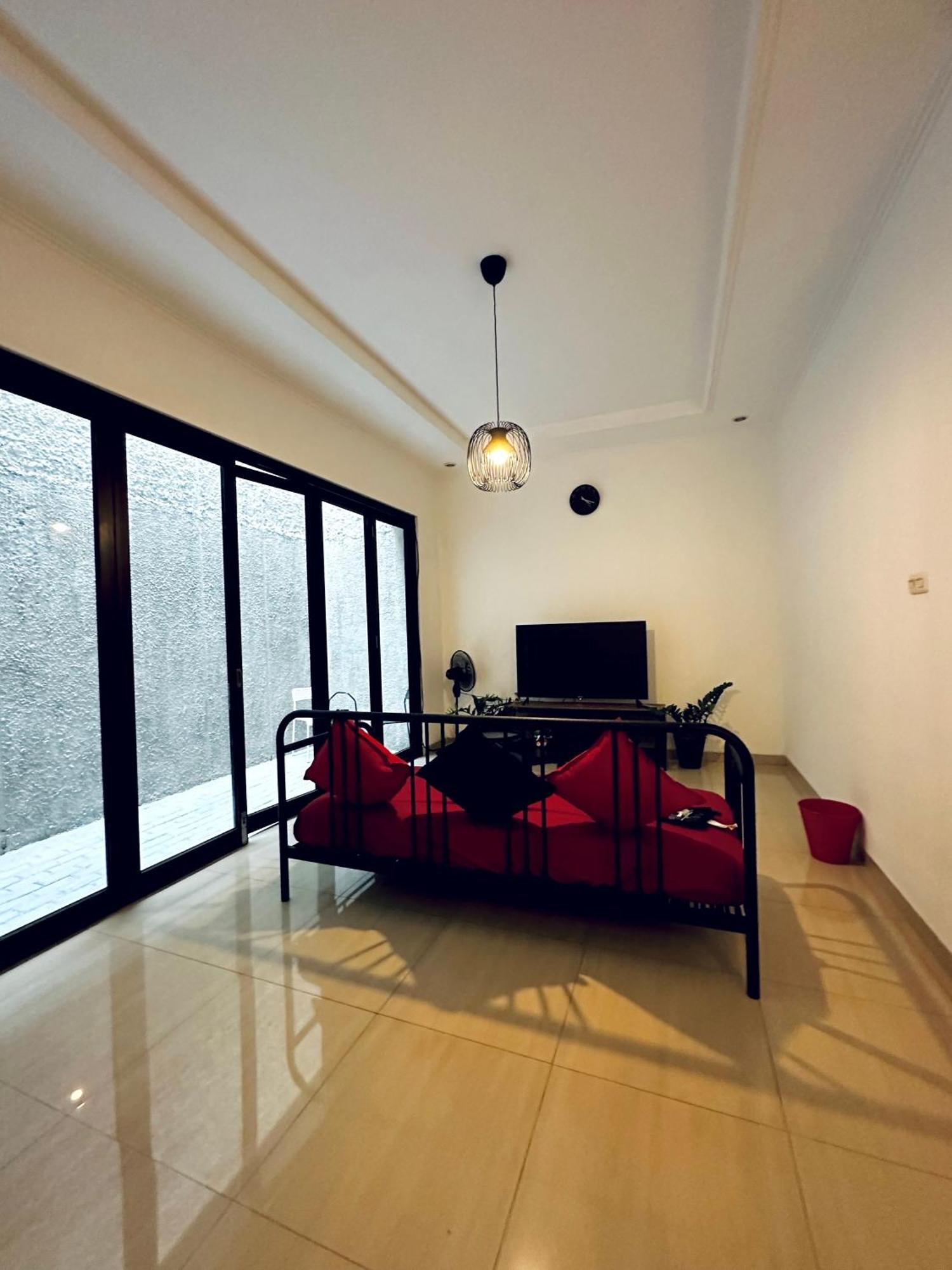 4-Bedroom Home In South Jakarta Nuansa Swadarma Residence By Le Ciel Hospitality 외부 사진