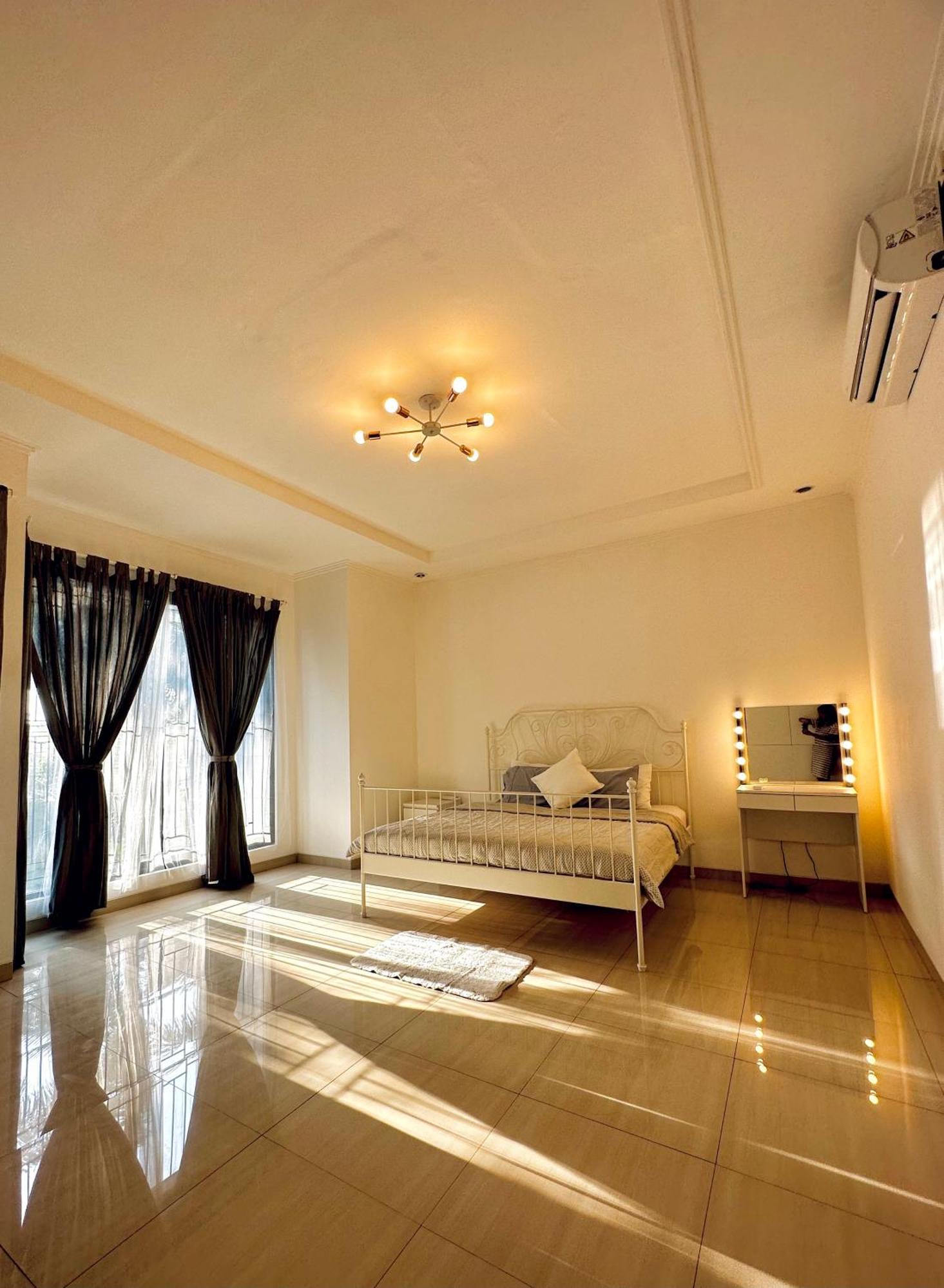 4-Bedroom Home In South Jakarta Nuansa Swadarma Residence By Le Ciel Hospitality 외부 사진