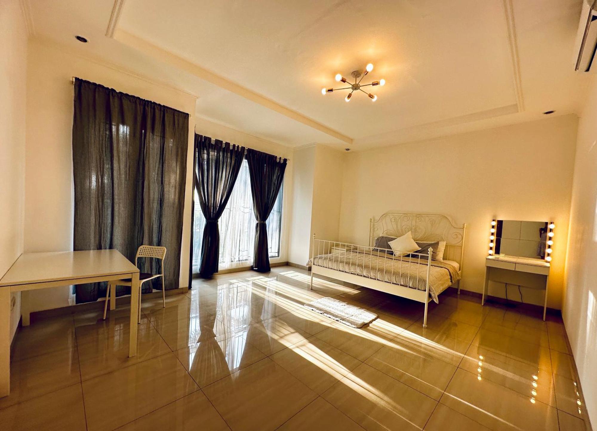 4-Bedroom Home In South Jakarta Nuansa Swadarma Residence By Le Ciel Hospitality 외부 사진
